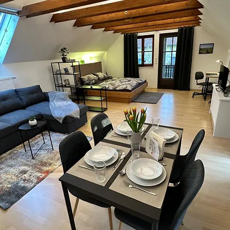 Fraenkisches Nest Am Schwanberg Fuer 2-4 Personen - In Der Naehe Aller Weingueter, Knauf Gips Kg Und Connekt